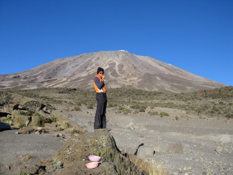 Kili (079) Tuyu brushing teeth...